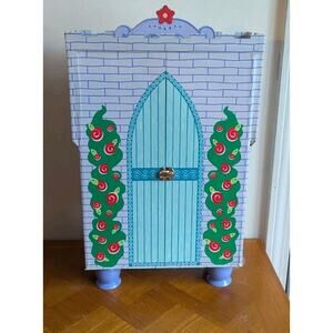 American Girl 2003 Hopscotch Doll Castle Wardrobe Carrying Case Retired